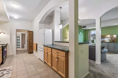 2040 Como Avenue #202, Saint Paul, MN 55108 - Photo 4