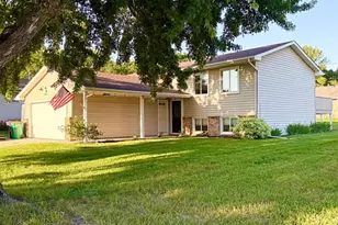 1902 Brookside Dr, Albert Lea, MN 56007 - Photo 2