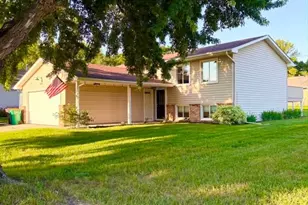 1902 Brookside Dr, Albert Lea, MN 56007 - Photo 2