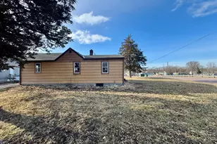 704 E Walnut St, Redwood Falls, MN 56283 - Photo 4