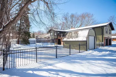 2722 Vale Crest Road, Crystal, MN 55422 - Photo 2