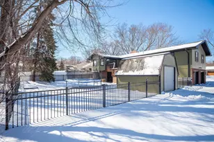 2722 Vale Crest Rd, Crystal, MN 55422 - Photo 2