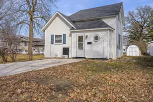 723 Ivy Ln SE, Hutchinson, MN 55350 - Photo 1