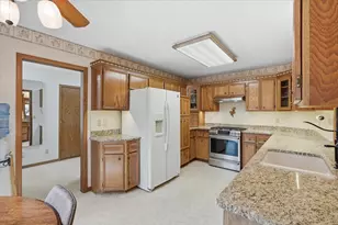 561 Deer Ridge Ln S, Maplewood, MN 55119 - Photo 14