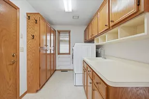 561 Deer Ridge Ln S, Maplewood, MN 55119 - Photo 18