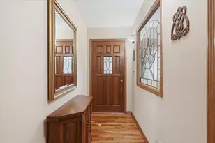 561 Deer Ridge Ln S, Maplewood, MN 55119 - Photo 4