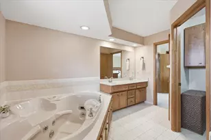 561 Deer Ridge Ln S, Maplewood, MN 55119 - Photo 30