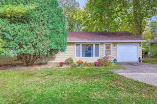 731 Berwood Ave, Vadnais Heights, MN 55127 - Photo 1