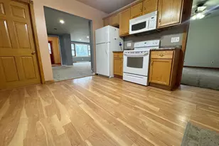 616 W Redwood St, Marshall, MN 56258 - Photo 6