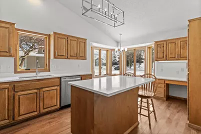 303 Sunflower Court, Vadnais Heights, MN 55127 - Photo 18