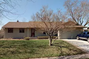 946 Redwood Dr, Apple Valley, MN 55124 - Photo 1