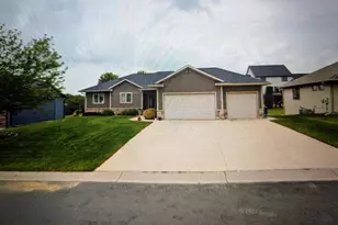 1004 3rd Ave, Goodhue, MN 55027 - Photo 2