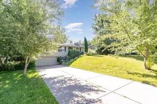 5513 Mirror Lakes Dr, Edina, MN 55436 - Photo 4