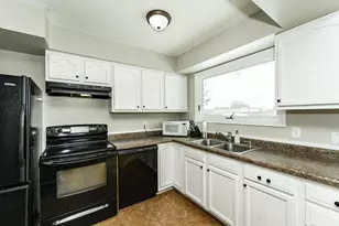 1552 5th Ave SW, Rochester, MN 55902 - Photo 10