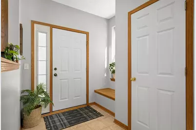 656 Cobblestone Way, Shakopee, MN 55379 - Photo 2