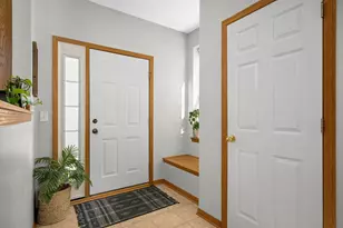 656 Cobblestone Way, Shakopee, MN 55379 - Photo 2