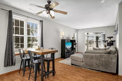 656 Cobblestone Way, Shakopee, MN 55379 - Photo 4