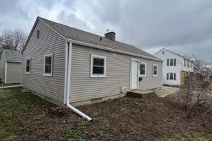 1064 S Grove Ave, Owatonna, MN 55060 - Photo 2