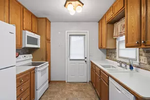 1009 Sunkist Pkwy, Brooklyn Park, MN 55444 - Photo 10