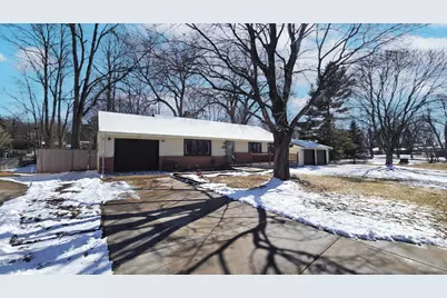 1894 Maryknoll Avenue N, Maplewood, MN 55109 - Photo 2