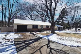 1894 Maryknoll Ave N, Maplewood, MN 55109 - Photo 2