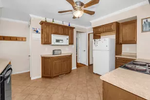 1894 Maryknoll Ave N, Maplewood, MN 55109 - Photo 12