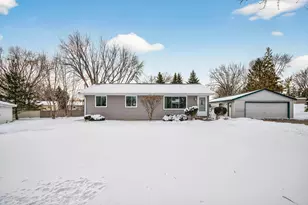 9244 Zinnia Ln N, Maple Grove, MN 55369 - Photo 4