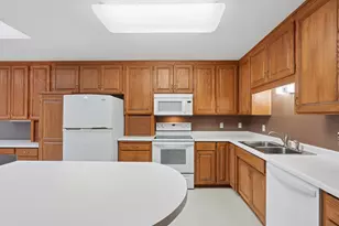 831 Cedar Ct, New Richmond, WI 54017 - Photo 8