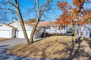 7922 Timber Lake Dr, Eden Prairie, MN 55347 - Photo 2