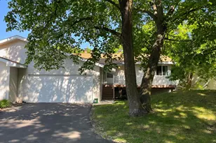 7922 Timber Lake Dr, Eden Prairie, MN 55347 - Photo 2