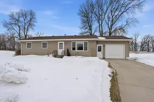 535 W Bend Ln, Alvarado, MN 56710 - Photo 2