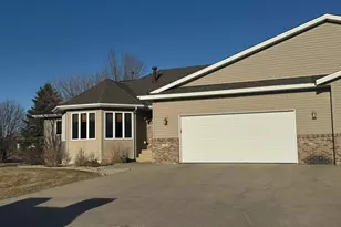 105 Priscilla Ct, Mankato, MN 56001 - Photo 4