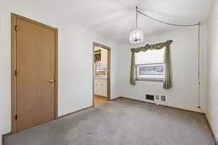 5924 Regent Ave N, Crystal, MN 55429 - Photo 10