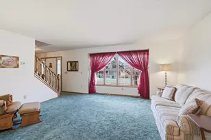 1707 Thornhill Ln, Woodbury, MN 55125 - Photo 4