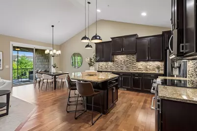 10786 Lyndale Bluffs Trail, Bloomington, MN 55420 - Photo 4