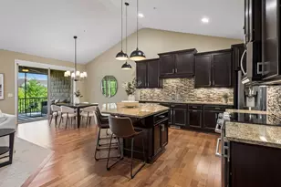 10786 Lyndale Bluffs Trail, Bloomington, MN 55420 - Photo 4