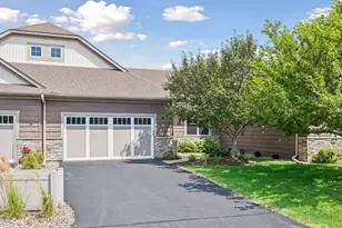 10786 Lyndale Bluffs Trail, Bloomington, MN 55420 - Photo 2