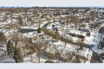 5740 W 98 1/2 Street, Bloomington, MN 55437 - Photo 4