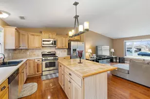 8196 Custers Trl, Inver Grove Heights, MN 55076 - Photo 12