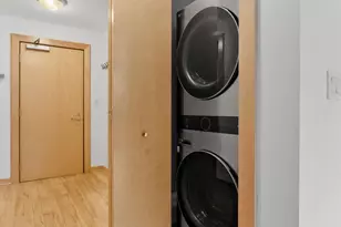 215 10th Ave S, Minneapolis, MN 55415 - Photo 22