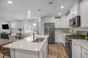 10884 Glacier Ln N, Maple Grove, MN 55369 - Photo 4