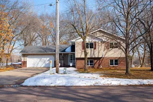 912 9th St NE, Little Falls, MN 56345 - Photo 2