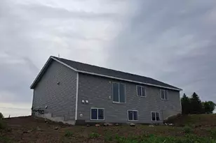 893 Mill Race Ct, Madelia, MN 56062 - Photo 2
