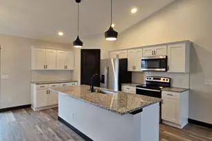 893 Mill Race Ct, Madelia, MN 56062 - Photo 4