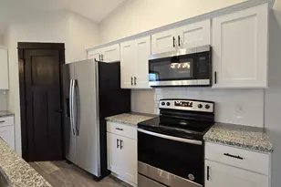 893 Mill Race Ct, Madelia, MN 56062 - Photo 4