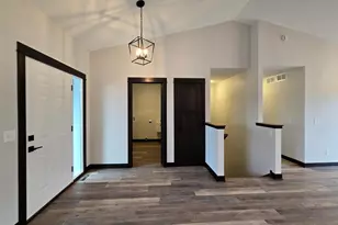 893 Mill Race Ct, Madelia, MN 56062 - Photo 8