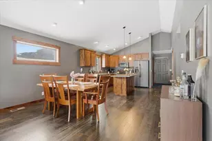 870 Brentwood Cir, River Falls, WI 54022 - Photo 6