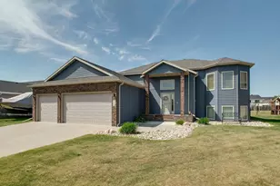 1610 42nd Ave S, Moorhead, MN 56560 - Photo 2