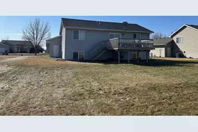 1612 SW Richland Ave, Willmar, MN 56201 - Photo 2