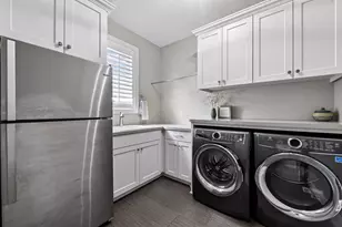 9264 Hawkcrest Ct, Chanhassen, MN 55317 - Photo 14